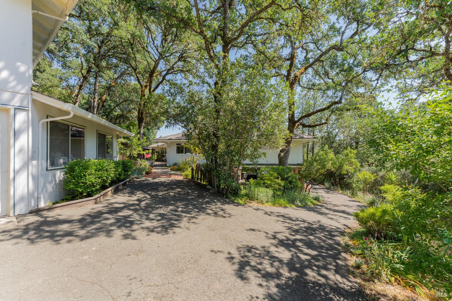 925 Knob Hill Road Ukiah CA 95482