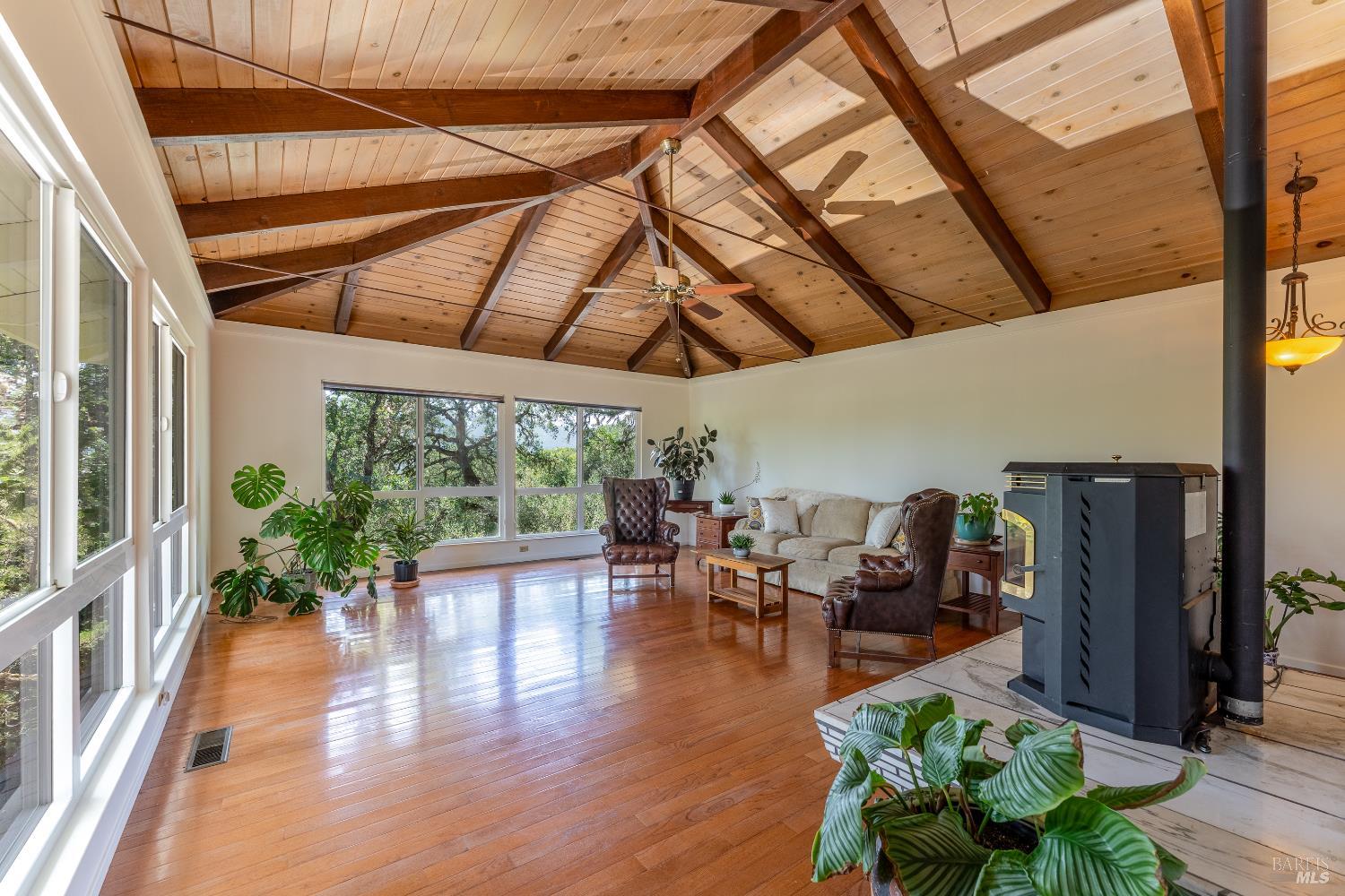 925 Knob Hill Road Ukiah CA 95482