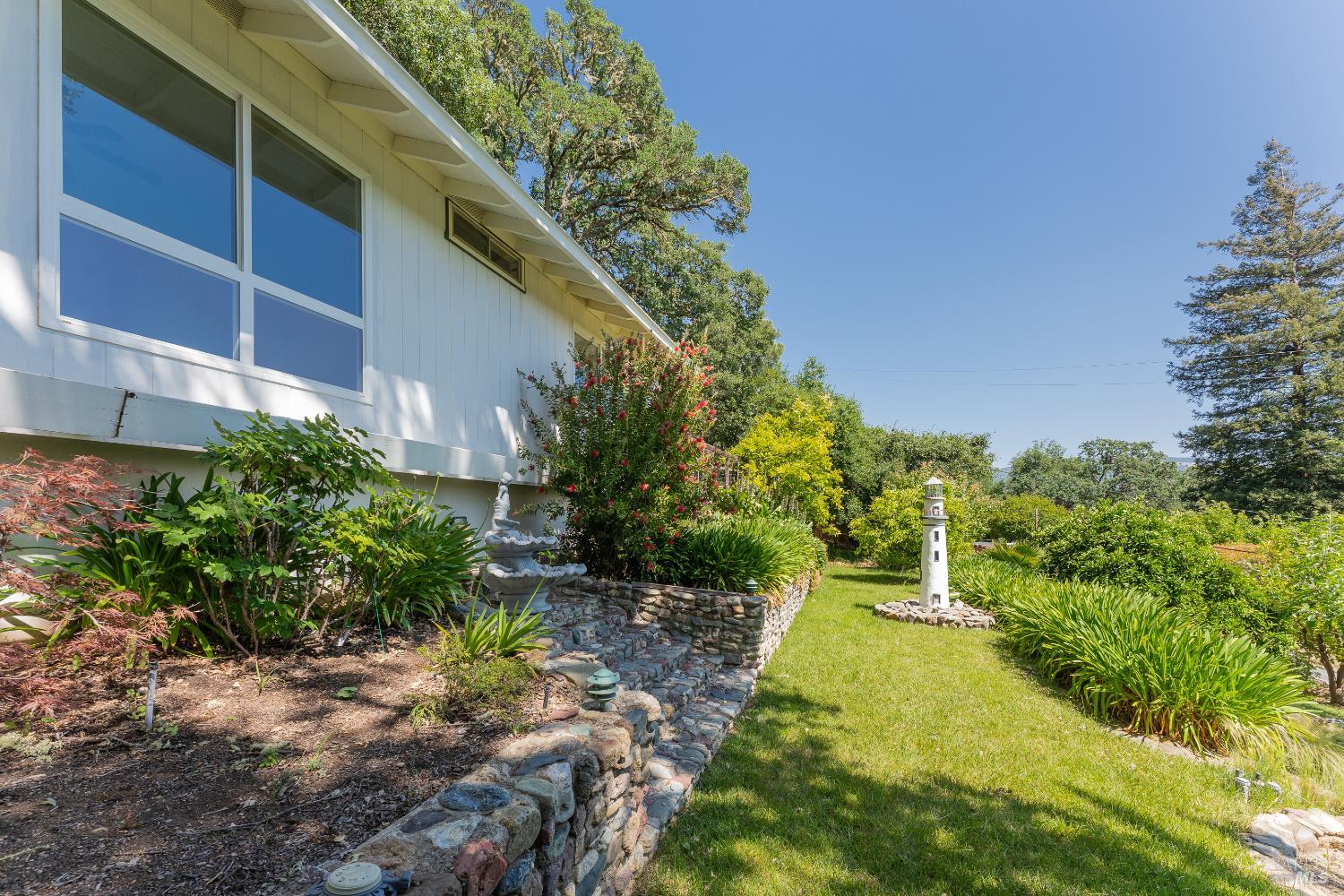 925 Knob Hill Road Ukiah CA 95482