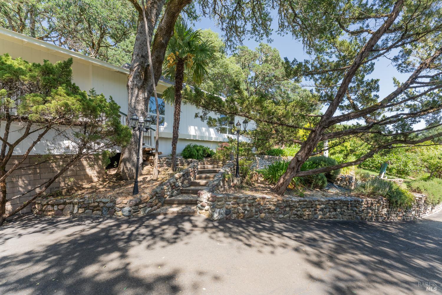 925 Knob Hill Road Ukiah CA 95482