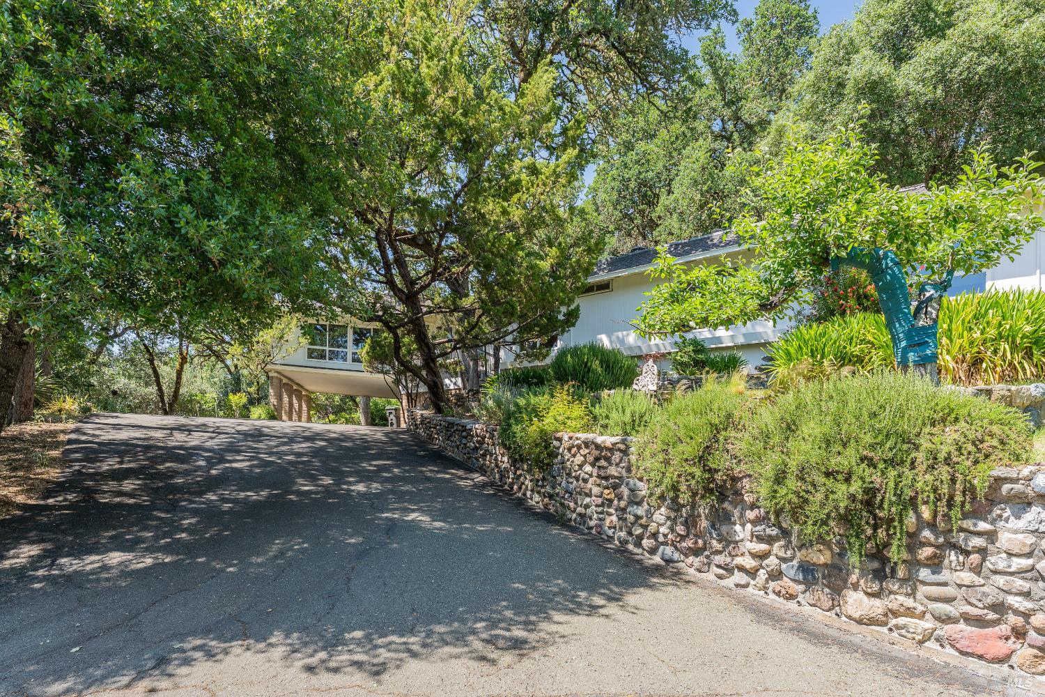 925 Knob Hill Road Ukiah CA 95482