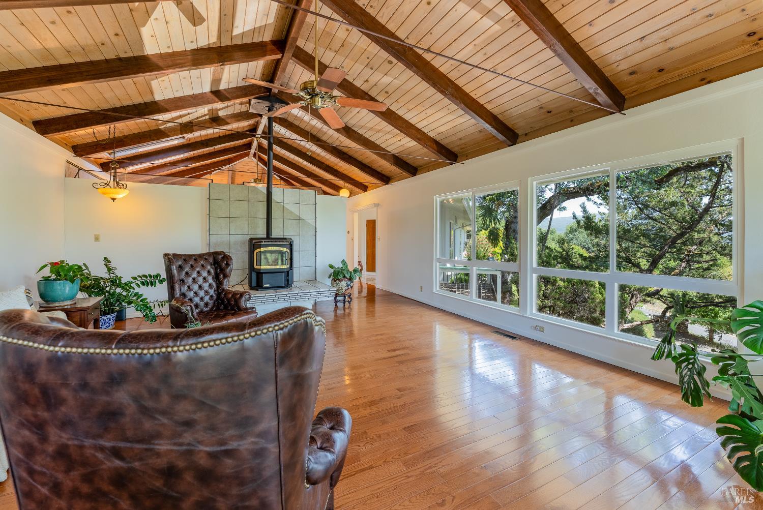 925 Knob Hill Road Ukiah CA 95482