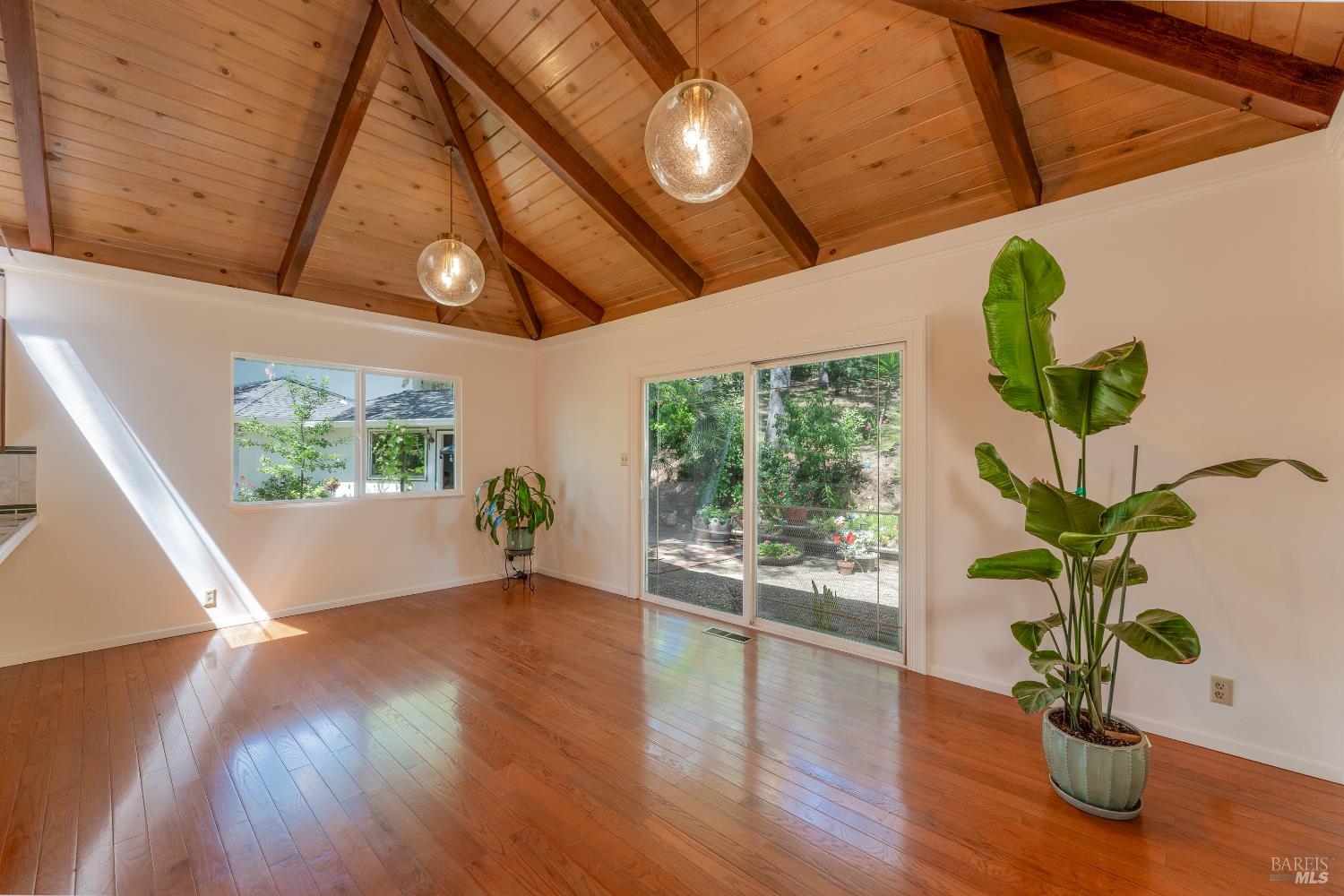 925 Knob Hill Road Ukiah CA 95482