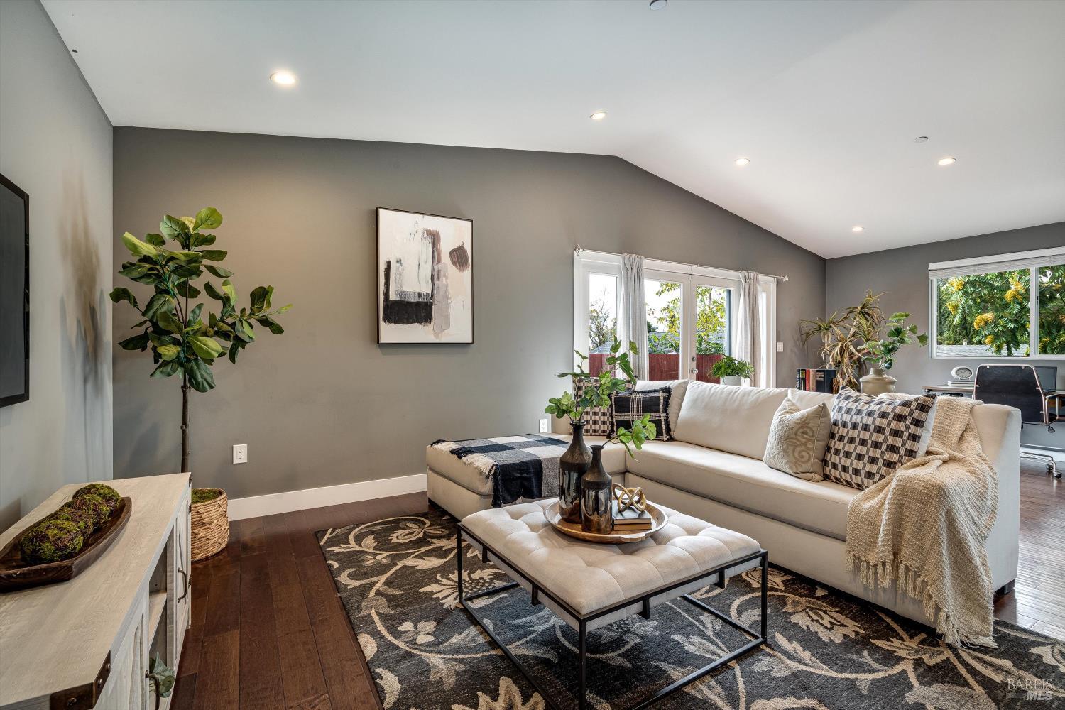 15 Julian Avenue Napa CA 94559