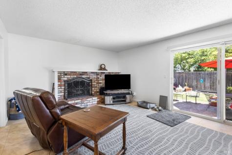 725 Park Lane Petaluma CA 94954
