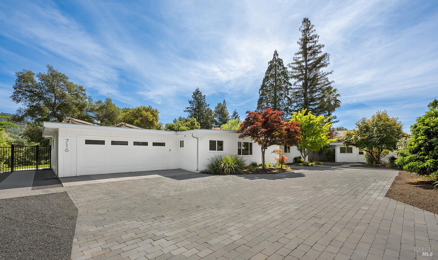 716 University Street Healdsburg CA 95448