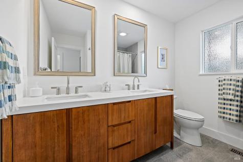 716 University Street Healdsburg CA 95448
