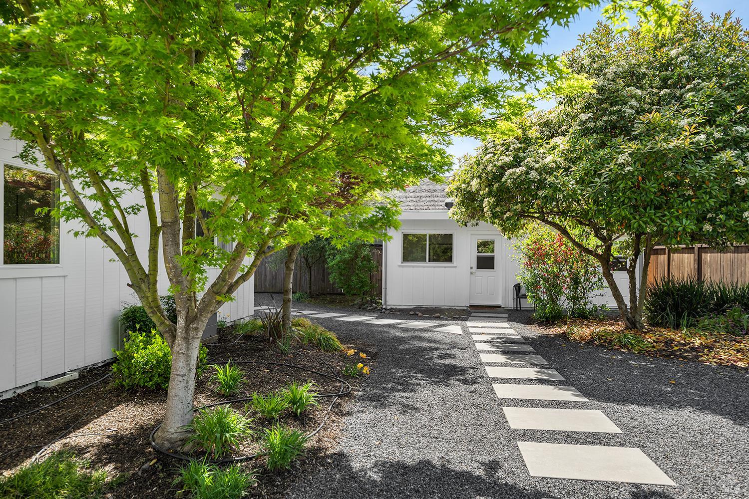 716 University Street Healdsburg CA 95448