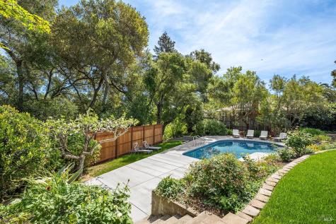 716 University Street Healdsburg CA 95448