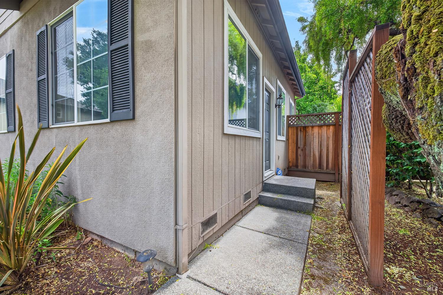 1868 Lornadell Lane Santa Rosa CA 95405