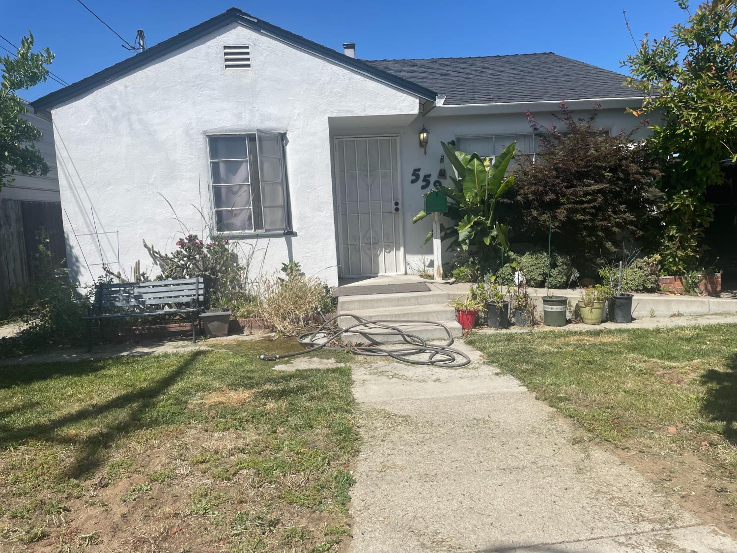559 S Veach Avenue Manteca CA 95337