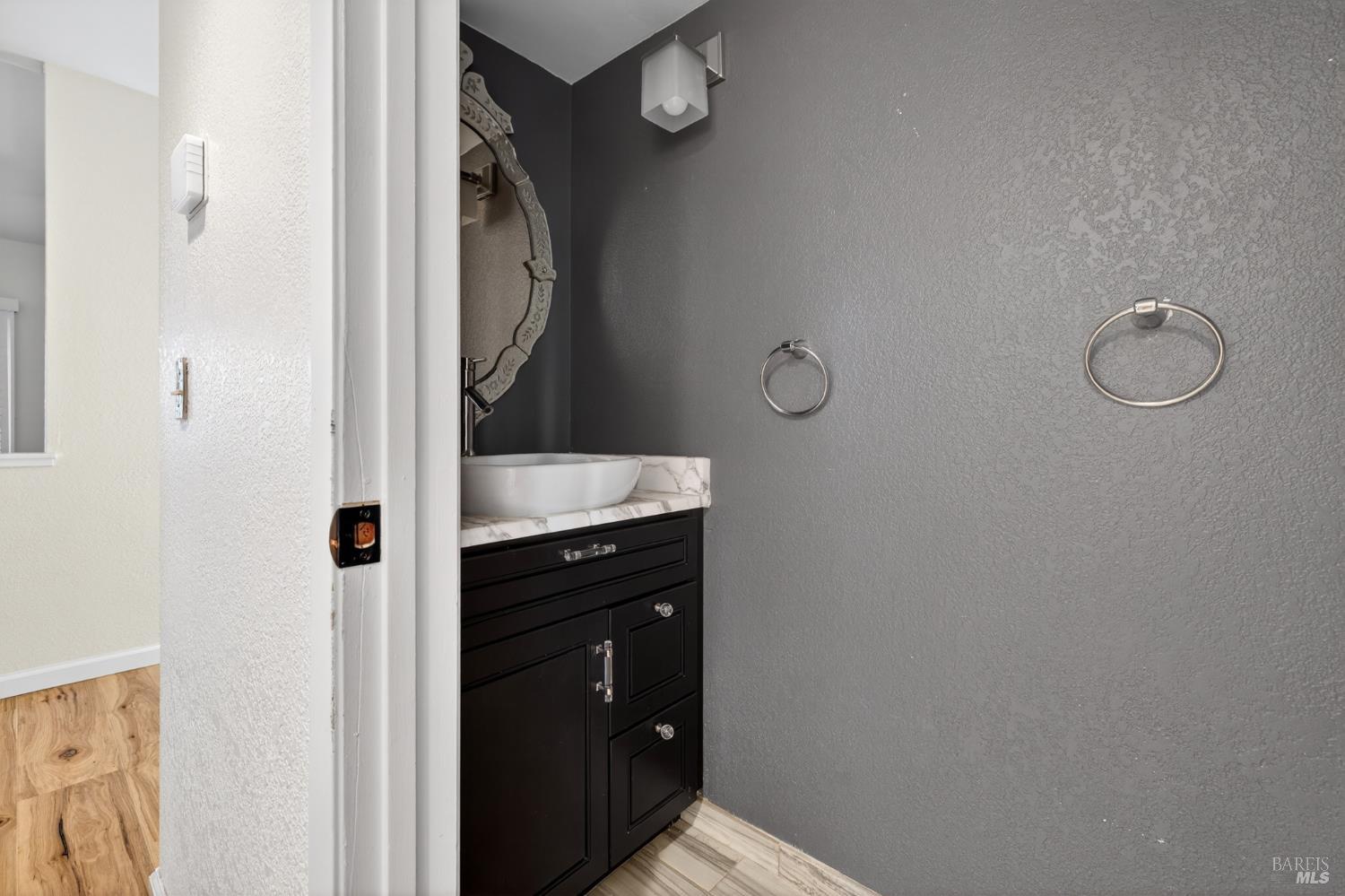 2757 Lakeview Drive Santa Rosa CA 95405