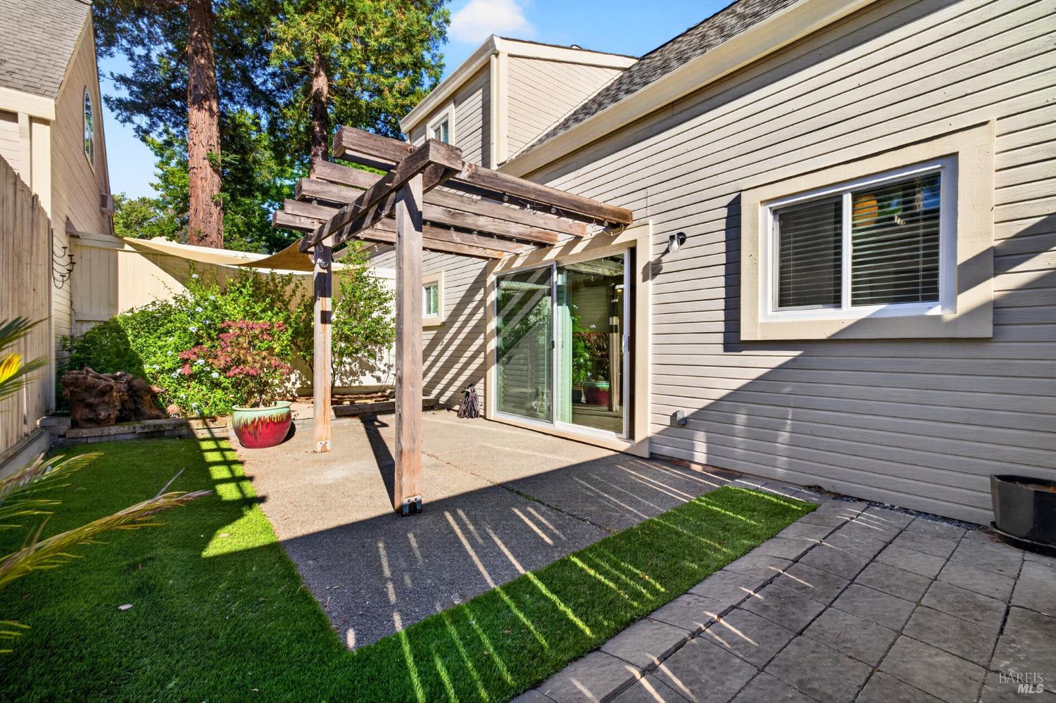 2757 Lakeview Drive Santa Rosa CA 95405