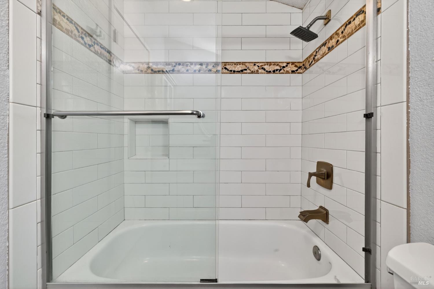 2757 Lakeview Drive Santa Rosa CA 95405