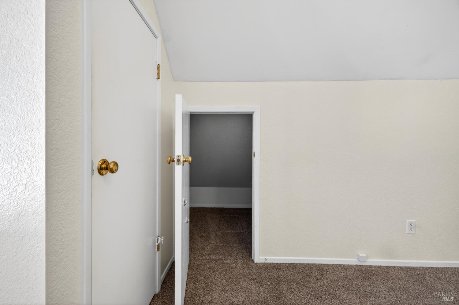 2757 Lakeview Drive Santa Rosa CA 95405