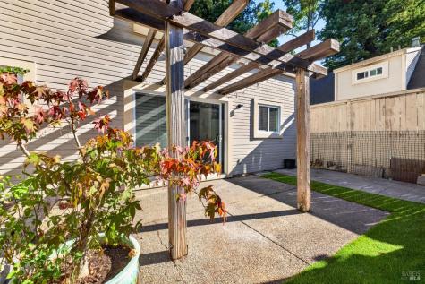 2757 Lakeview Drive Santa Rosa CA 95405