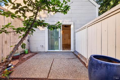 2757 Lakeview Drive Santa Rosa CA 95405