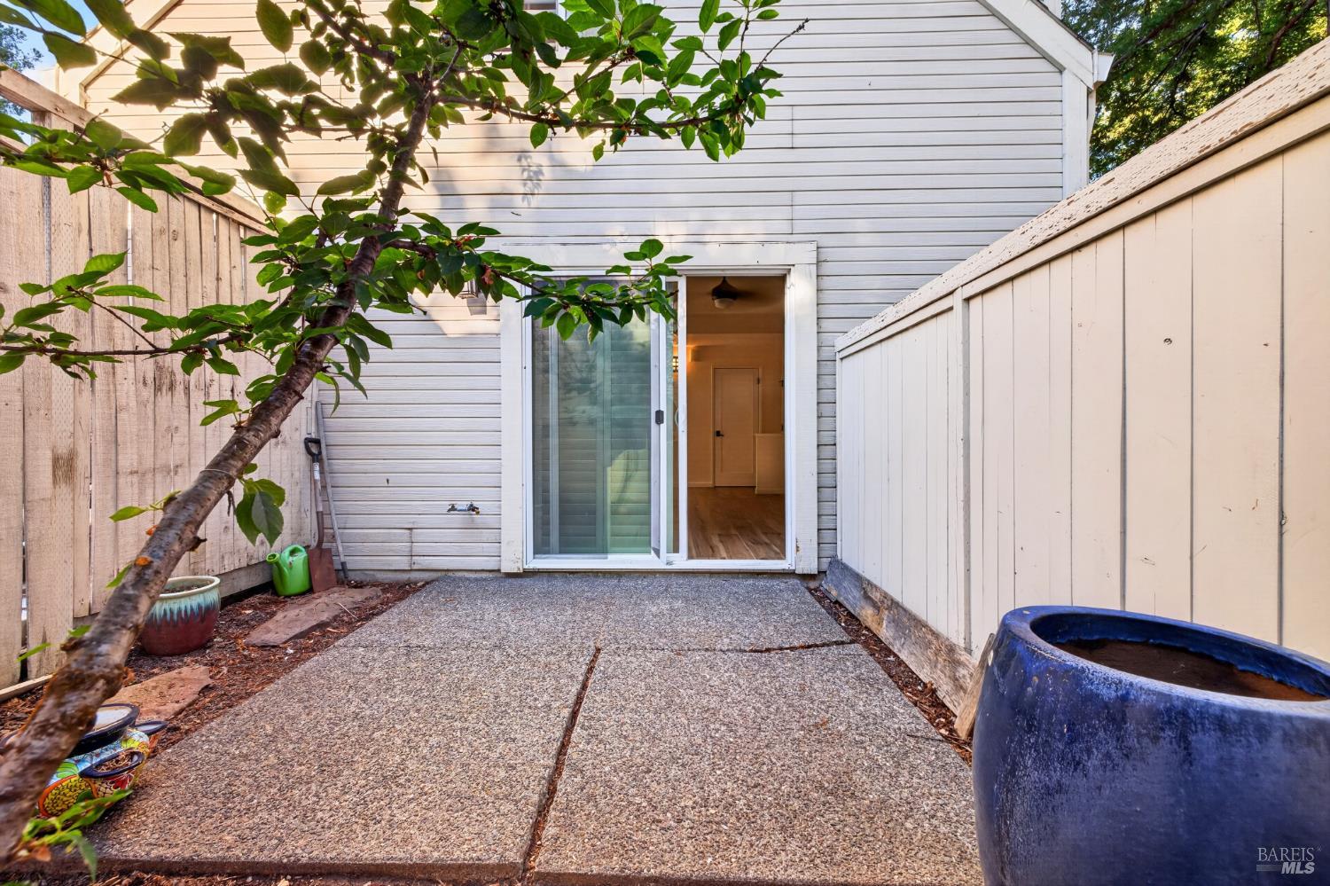 2757 Lakeview Drive Santa Rosa CA 95405