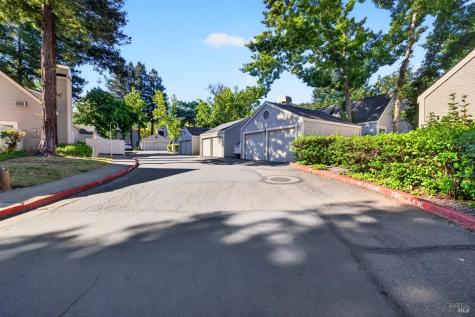 2757 Lakeview Drive Santa Rosa CA 95405