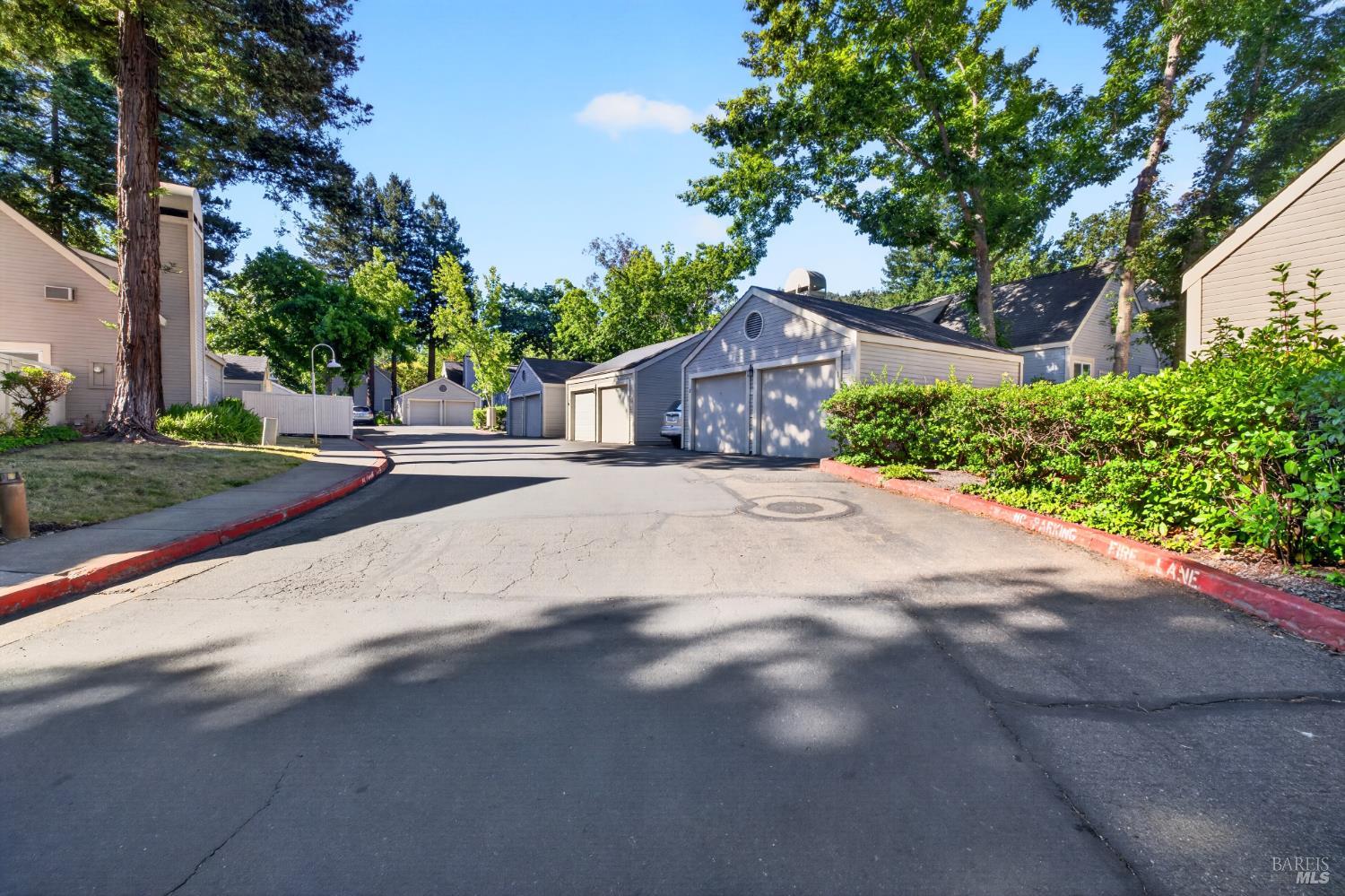 2757 Lakeview Drive Santa Rosa CA 95405
