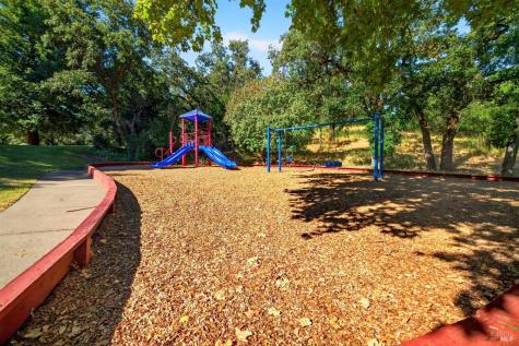 2757 Lakeview Drive Santa Rosa CA 95405