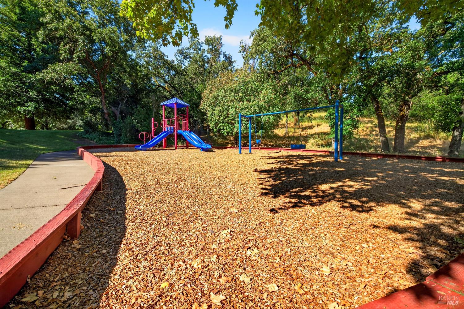 2757 Lakeview Drive Santa Rosa CA 95405