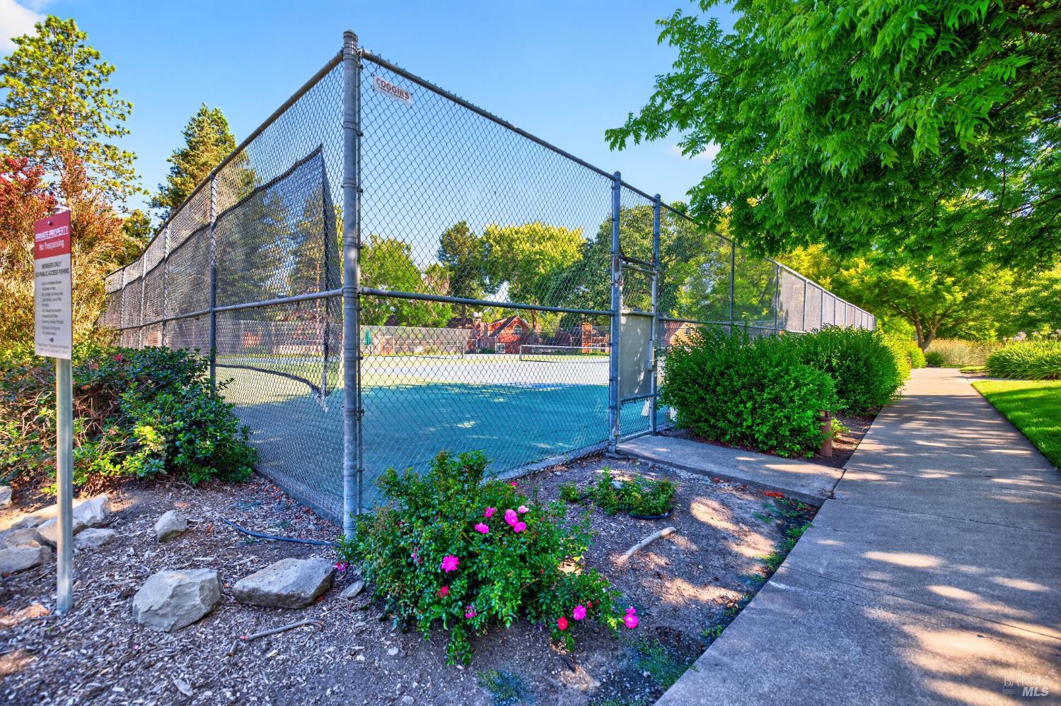 2757 Lakeview Drive Santa Rosa CA 95405
