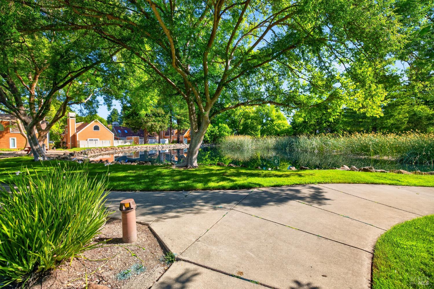 2757 Lakeview Drive Santa Rosa CA 95405