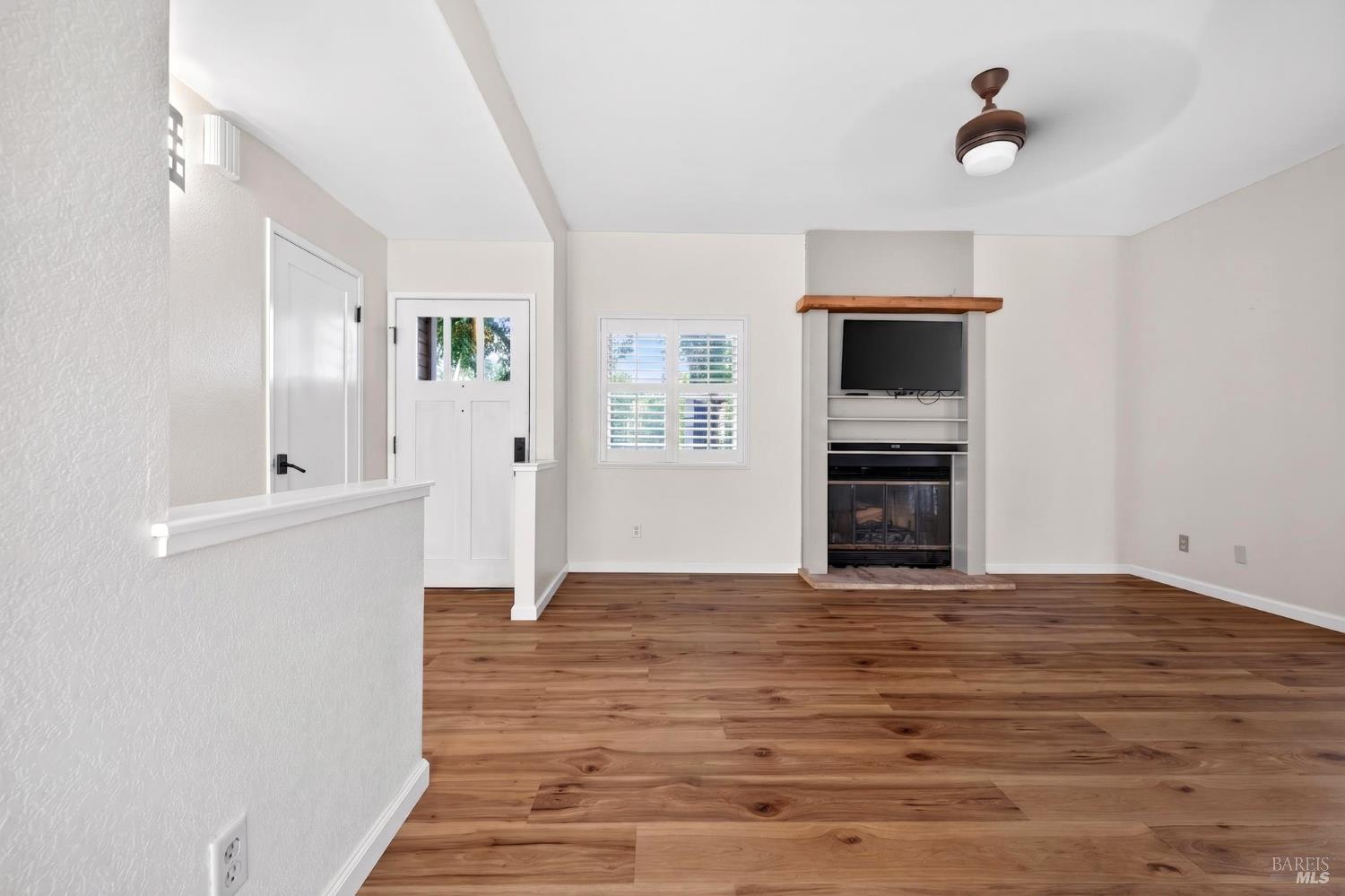 2757 Lakeview Drive Santa Rosa CA 95405
