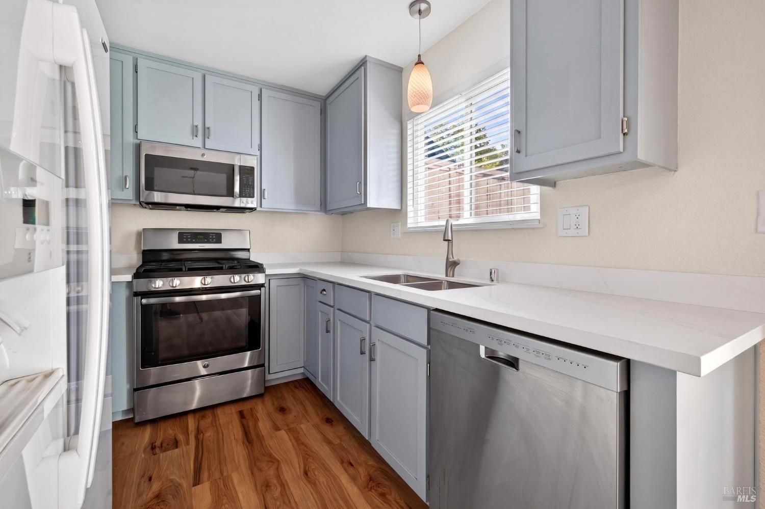 2757 Lakeview Drive Santa Rosa CA 95405