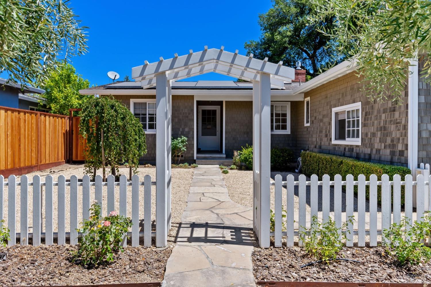 1040 Valley View Street St. Helena CA 94574