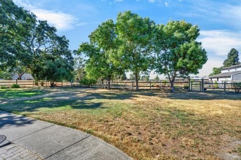 1623 Abramson Road Santa Rosa CA 95401