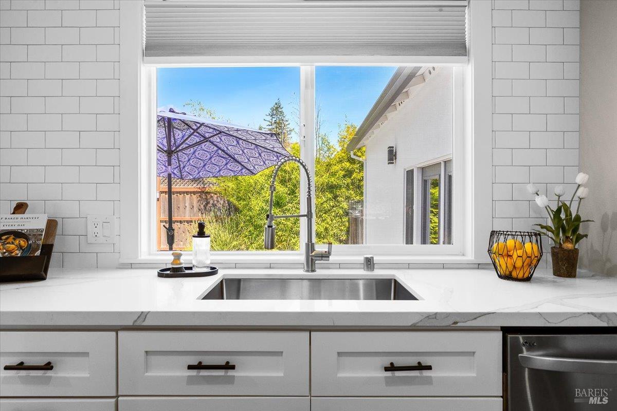1817 Peoria Court Santa Rosa CA 95405