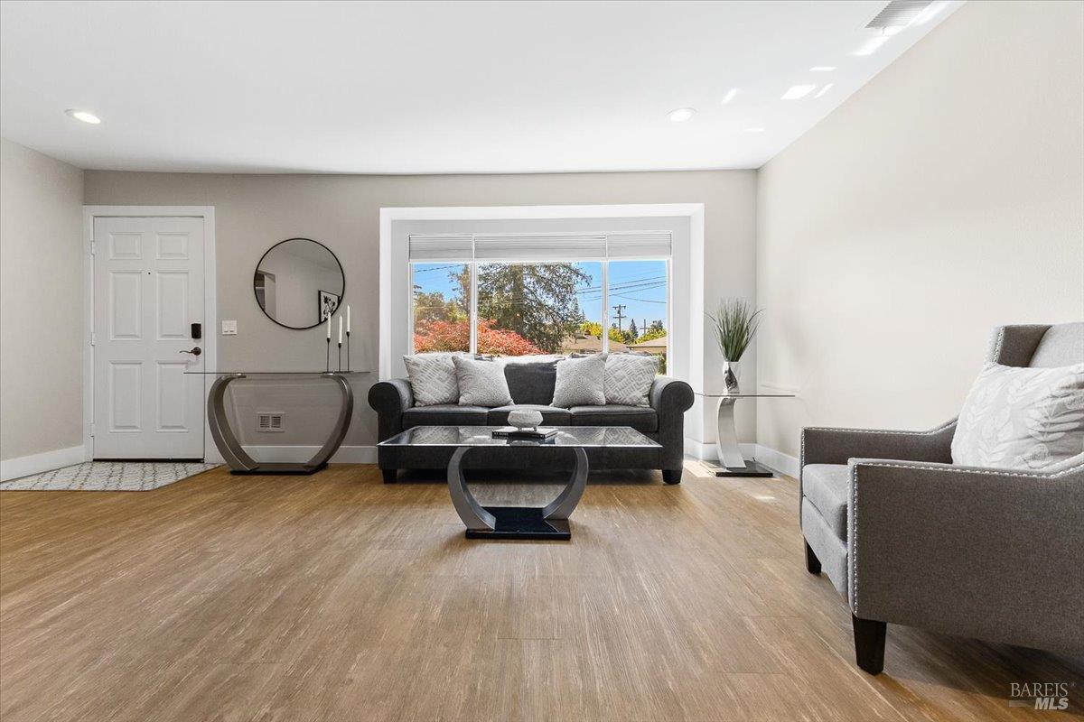 1817 Peoria Court Santa Rosa CA 95405