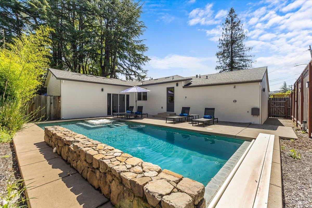 1817 Peoria Court Santa Rosa CA 95405