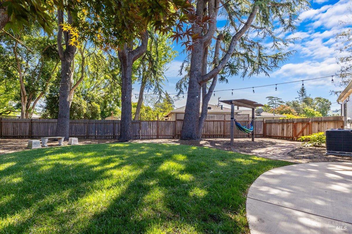 1817 Peoria Court Santa Rosa CA 95405