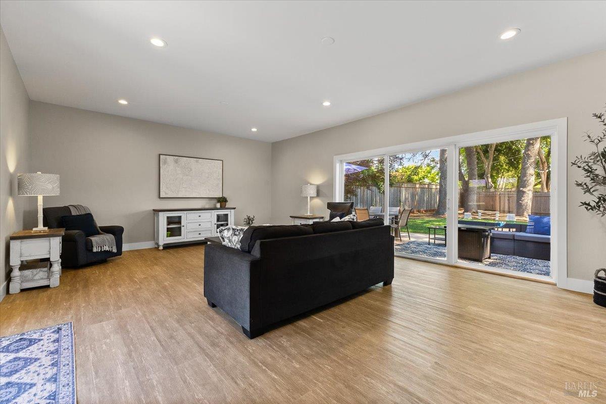 1817 Peoria Court Santa Rosa CA 95405