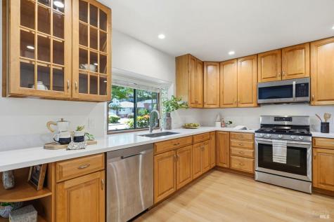 13 El Rose Drive Petaluma CA 94952
