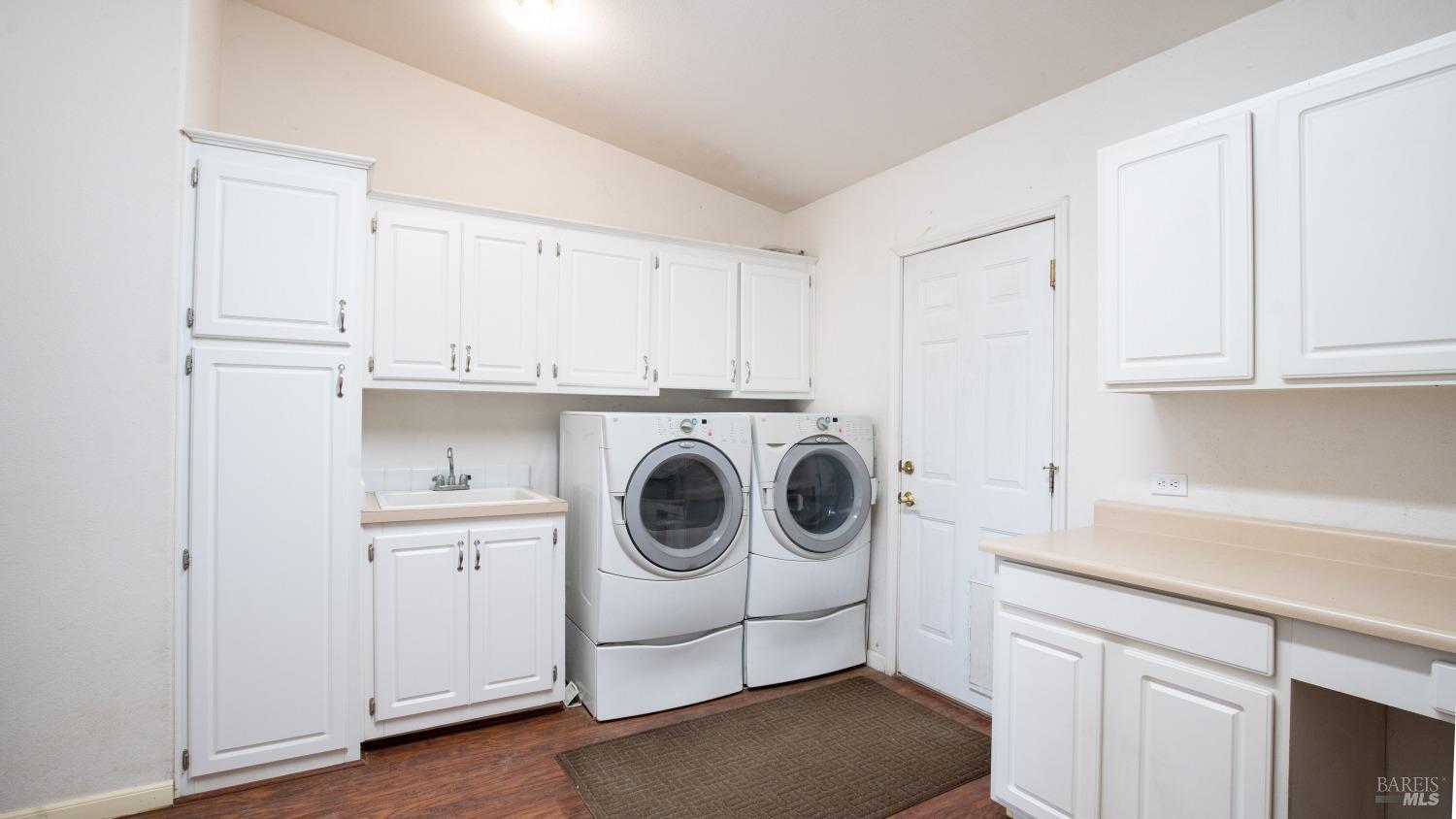 505 Mcnair Road Cloverdale CA 95425