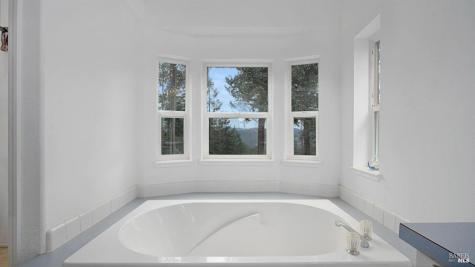 505 Mcnair Road Cloverdale CA 95425