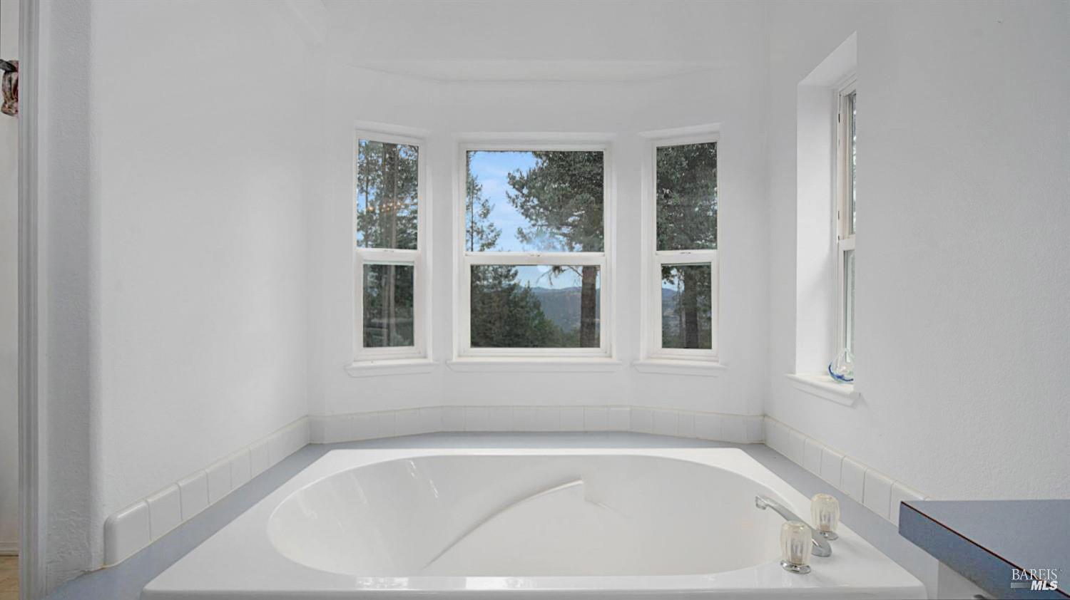505 Mcnair Road Cloverdale CA 95425