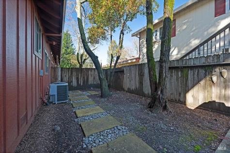 1311 Prentice Drive Healdsburg CA 95448