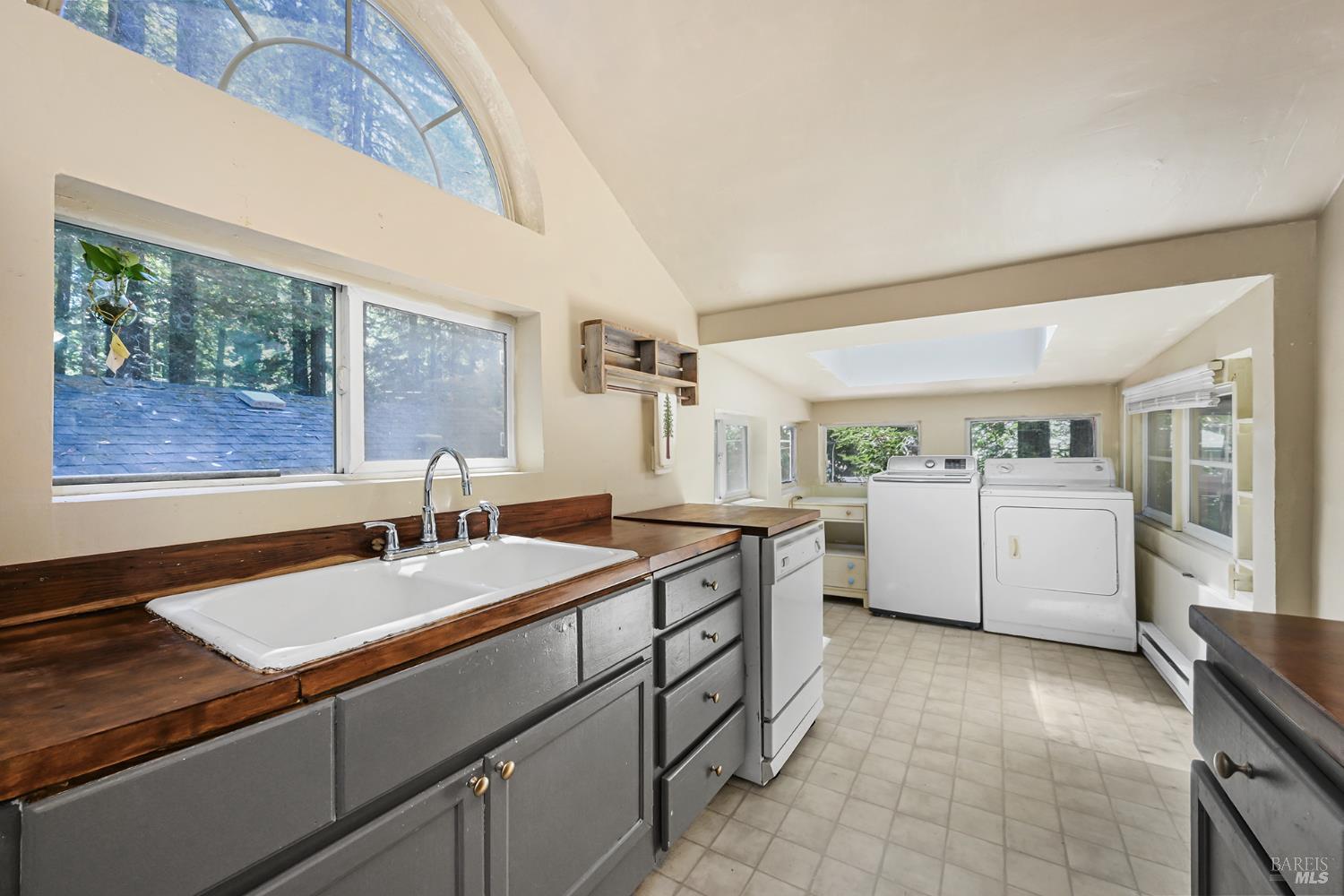 15320 Canyon 3 Road Rio Nido CA 95471
