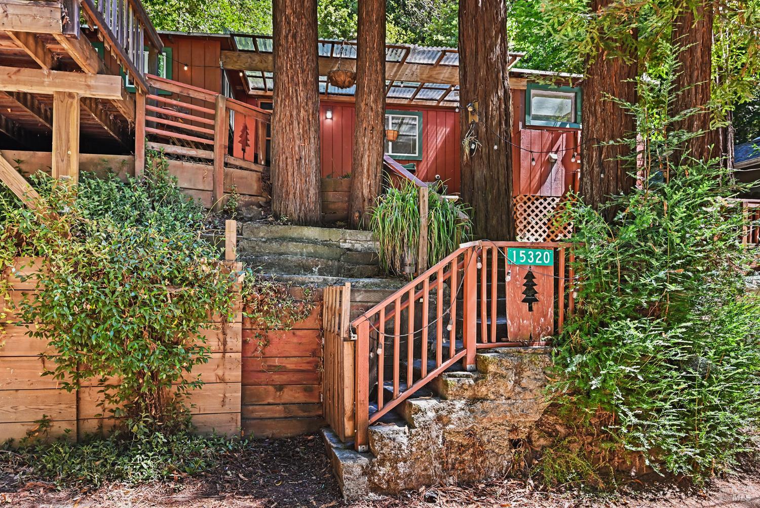 15320 Canyon 3 Road Rio Nido CA 95471