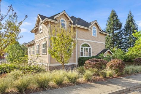 134 Moonlight Drive Healdsburg CA 95448