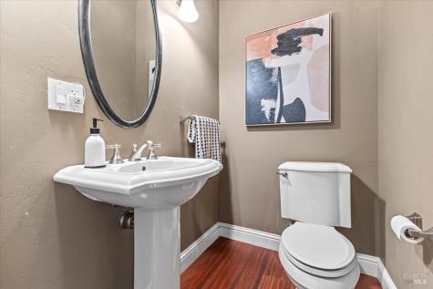 134 Moonlight Drive Healdsburg CA 95448