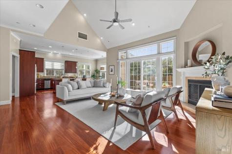 134 Moonlight Drive Healdsburg CA 95448