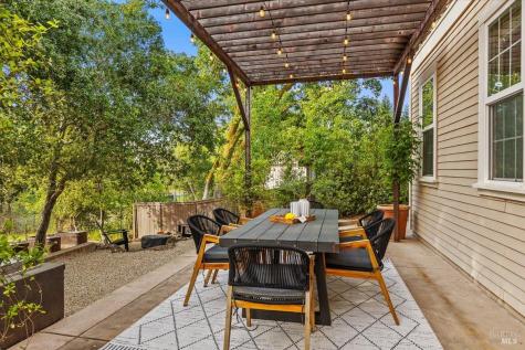 134 Moonlight Drive Healdsburg CA 95448