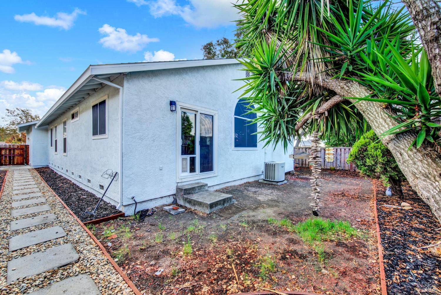 1060 Camellia Lane Suisun City CA 94585