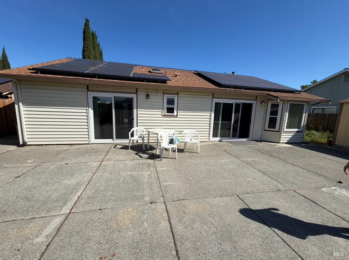 1347 Lois Lane Suisun City CA 94585